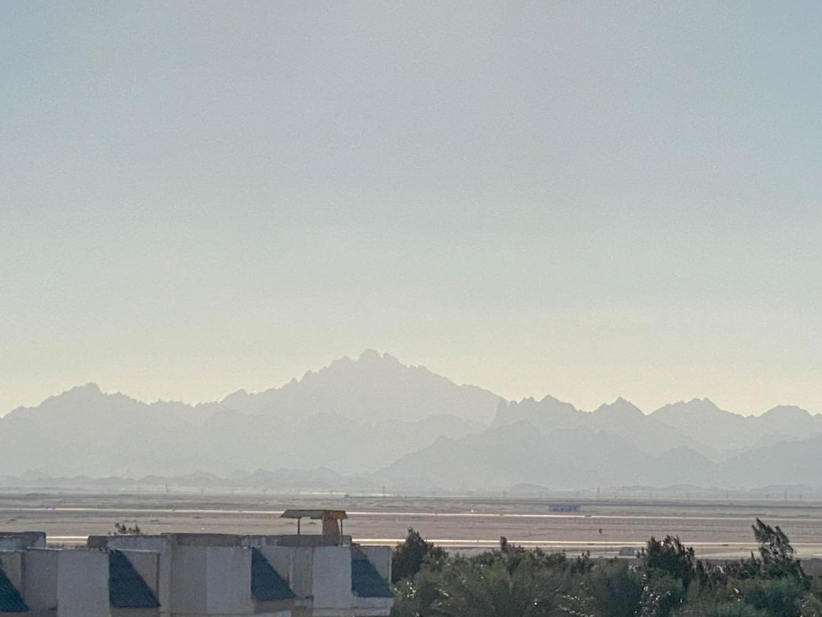 Modern Mountain View On The Touristic Promenade Lejlighed Hurghada Eksteriør billede